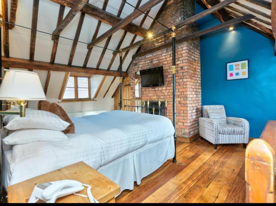 Sebastians Hotel Oswestry Bagian luar foto