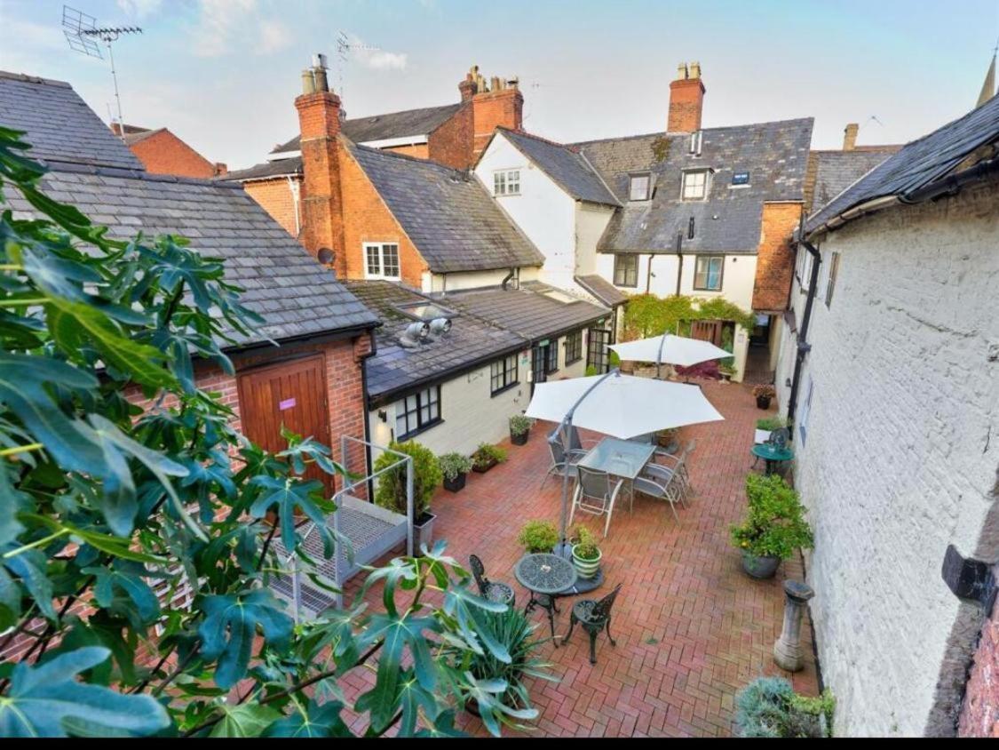 Sebastians Hotel Oswestry Bagian luar foto