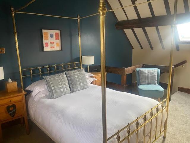 Sebastians Hotel Oswestry Bagian luar foto