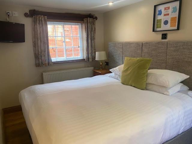 Sebastians Hotel Oswestry Bagian luar foto